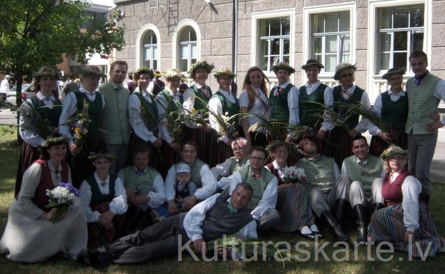Deju kopa "Jandāls" pēc Dziesmu un Deju svētku gājiena, 2013.g. 7.07. 